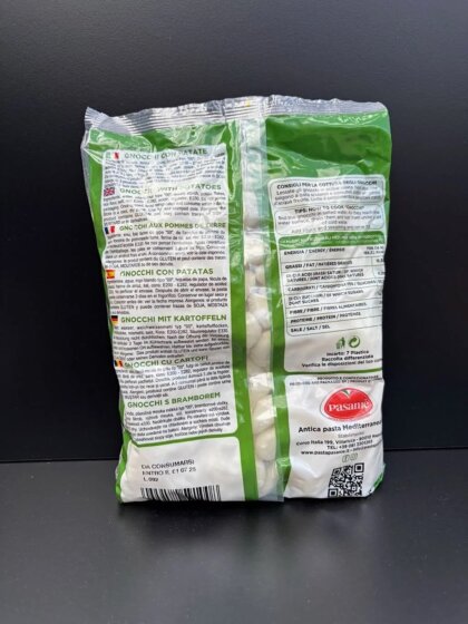 Italiensk gnocchi från Pasaniè med mjuk textur och traditionell tillverkning innehållsdeklartion